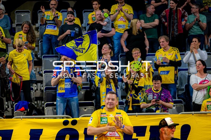 Publikum applaudiert Rhein Neckar Löwen