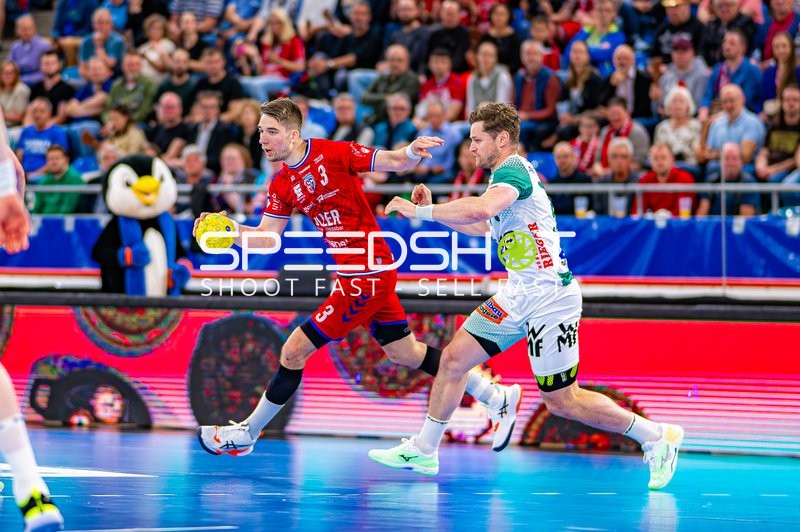 Ballführung Nikola Vlahovic (3;SG BBM Bietigheim), David Schmidt (77;Frisch Auf Göppingen)