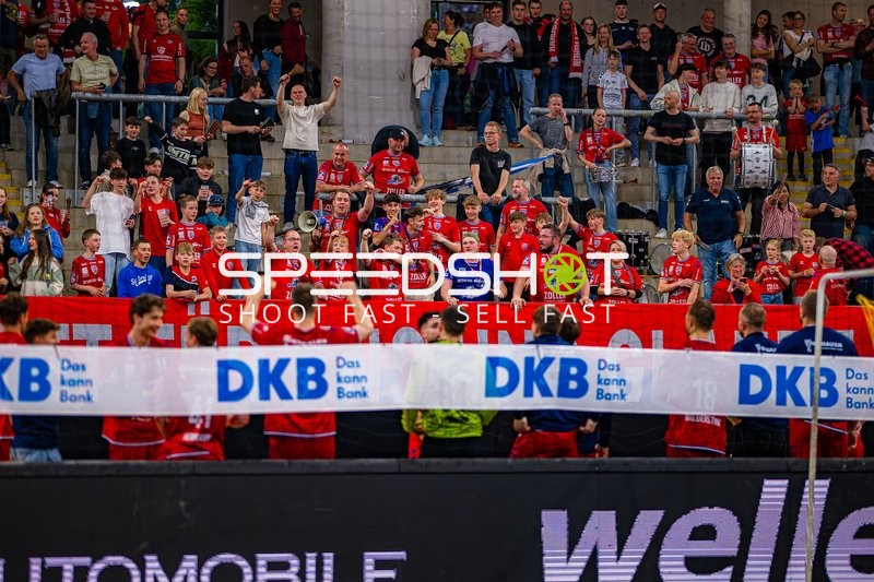 Fans feiern in EgeTrans Arena