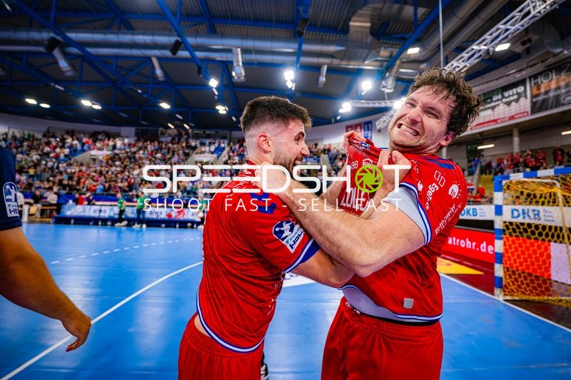 Foul Tom Wolf (10;SG BBM Bietigheim), Juan De la Pena (13;SG BBM Bietigheim)