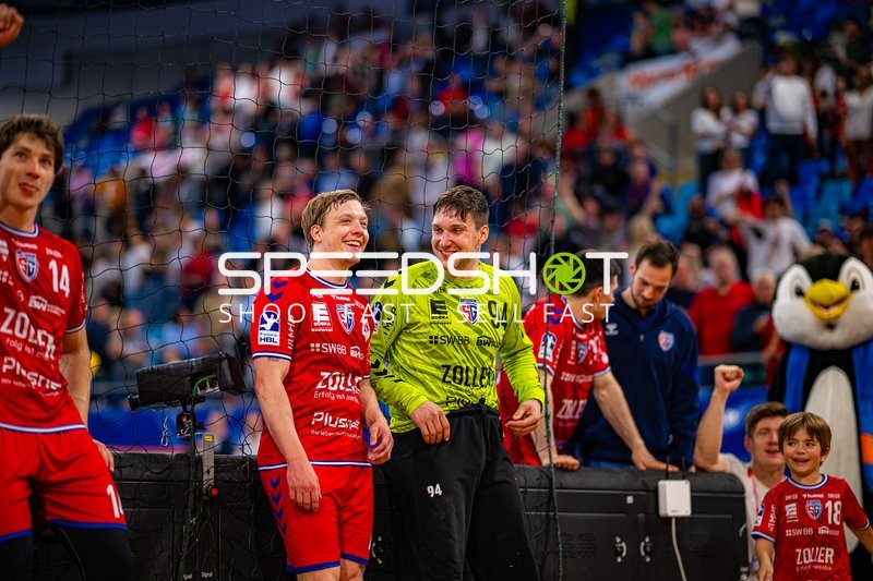 Feier nach Spielende Daniel Rebmann (94;SG BBM Bietigheim), Tom Wolf (10;SG BBM Bietigheim)