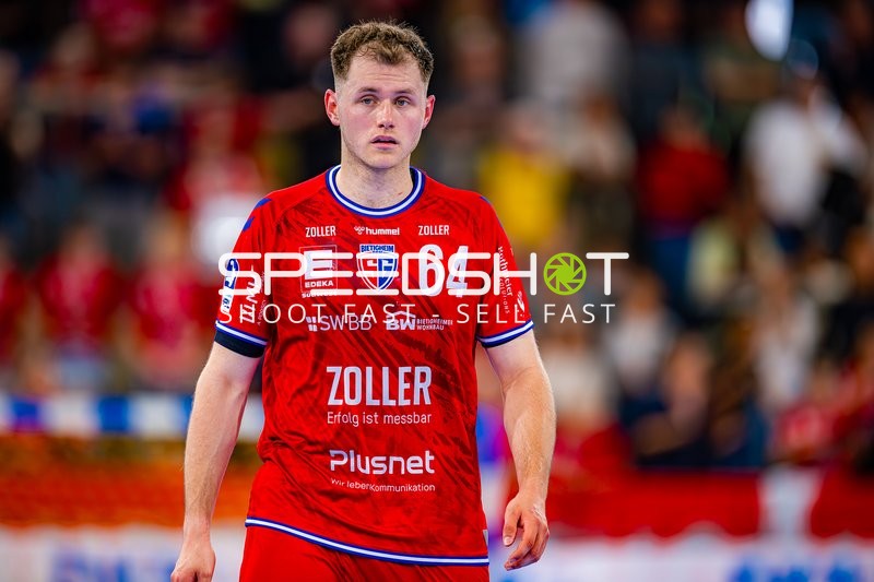 Spieler Maximilian Hejny (64;SG BBM Bietigheim) in Spielfeldmitte