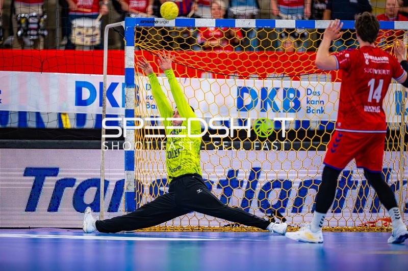 save Daniel Rebmann (94;SG BBM Bietigheim), Fynn Nicolaus (14;SG BBM Bietigheim)