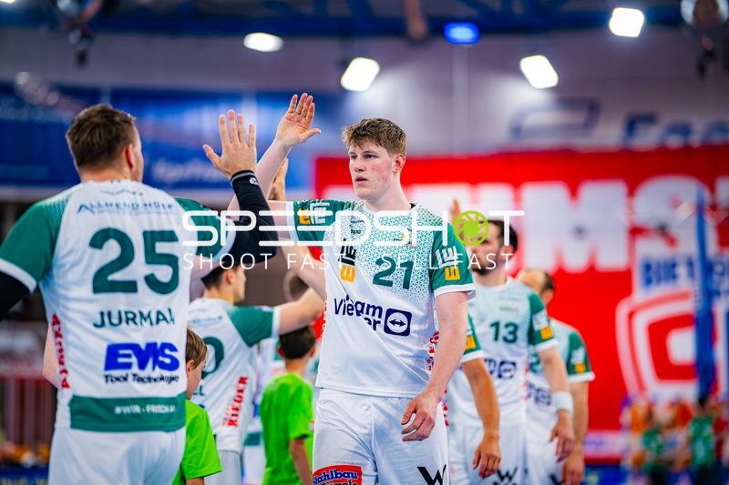 High-Five Ludvig Jurmala (25;Frisch Auf Göppingen), Sascha Brodbeck (21;Frisch Auf Göppingen)
