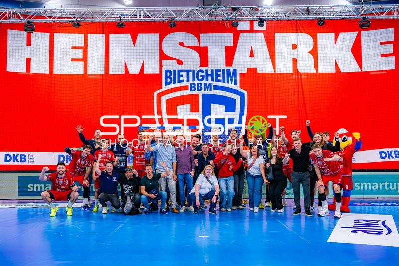 Team celebration Juan De la Pena (13;SG BBM Bietigheim), Nikola Vlahovic (3;SG BBM Bietigheim), Fredrik Genz (16;SG BBM Bietigheim)