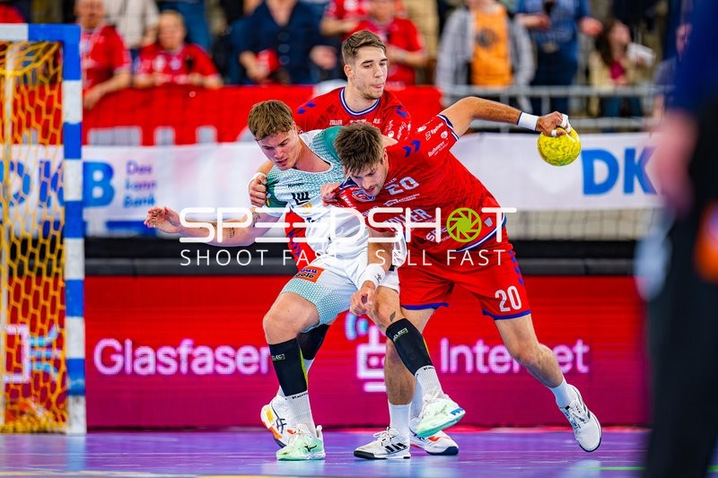 Tackle Paco Barthe (20;SG BBM Bietigheim), Victor Klöve (7;Frisch Auf Göppingen), Nikola Vlahovic (3;SG BBM Bietigheim)