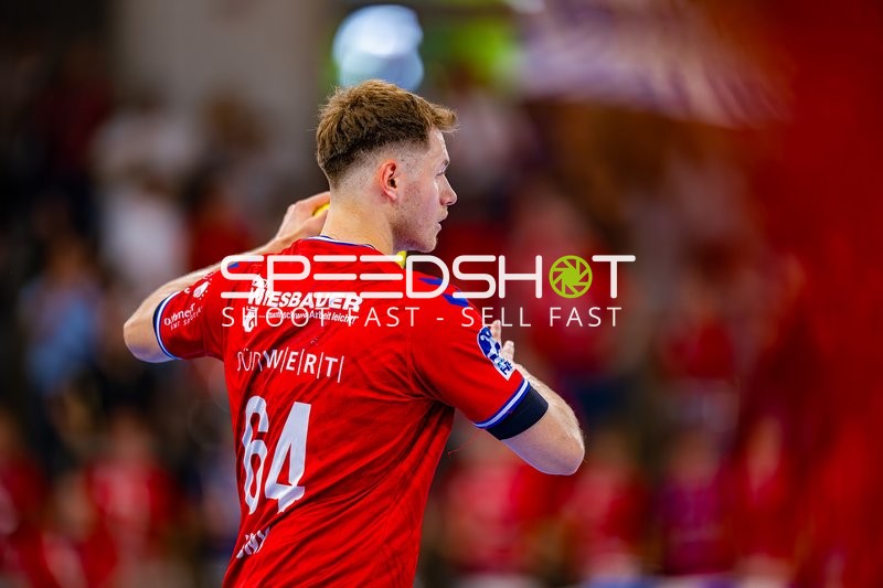 Ballvorbereitung Maximilian Hejny (64;SG BBM Bietigheim)