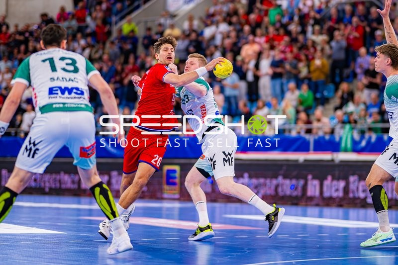 Block von Josip Sarac (13;Frisch Auf Göppingen) gegen Paco Barthe (20;SG BBM Bietigheim)