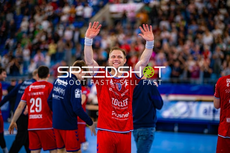 Fabian Wiederstein (18, SG BBM Bietigheim) jubelt