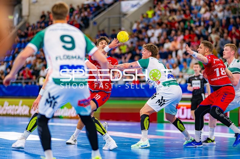 Pass Paco Barthe (20;SG BBM Bietigheim), Fabian Wiederstein (18;SG BBM Bietigheim), Ymir Gislason (33;Frisch Auf Göppingen)