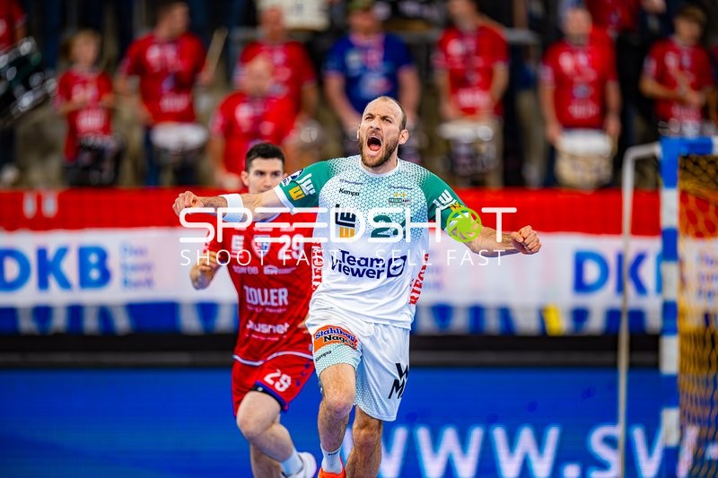 Torjubel Marcel Schiller (24;Frisch Auf Göppingen), Moritz Strosack (29;SG BBM Bietigheim)