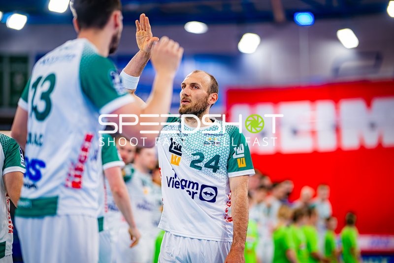 High Five Marcel Schiller (24;Frisch Auf Göppingen)