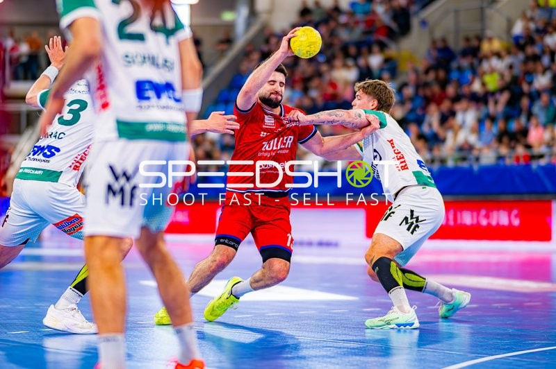 Foul Juan De la Pena (13;SG BBM Bietigheim) gegen 3; Frisch Auf Göppingen