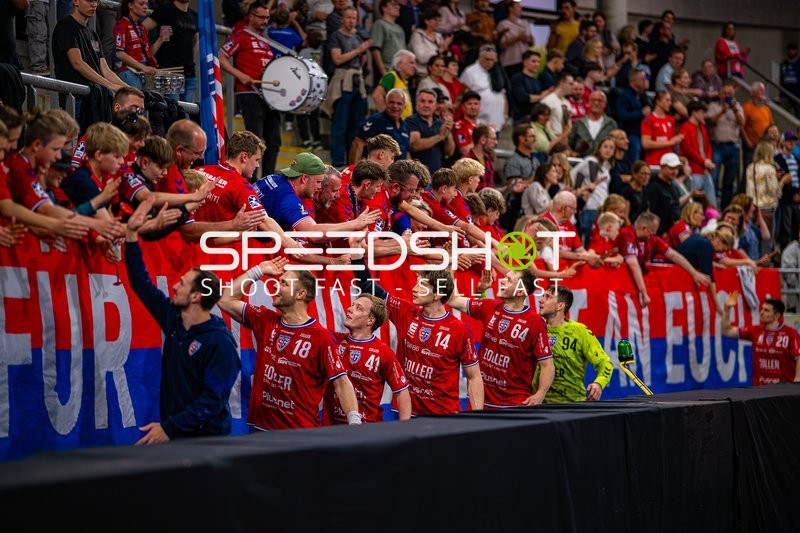 Fabian Wiederstein (18, SG BBM Bietigheim) und Fynn Nicolaus (14, SG BBM Bietigheim) feiern