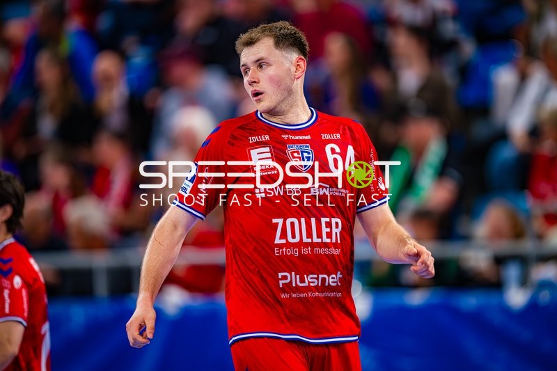 Maximilian Hejny (64, SG BBM Bietigheim) blickt zur Seite