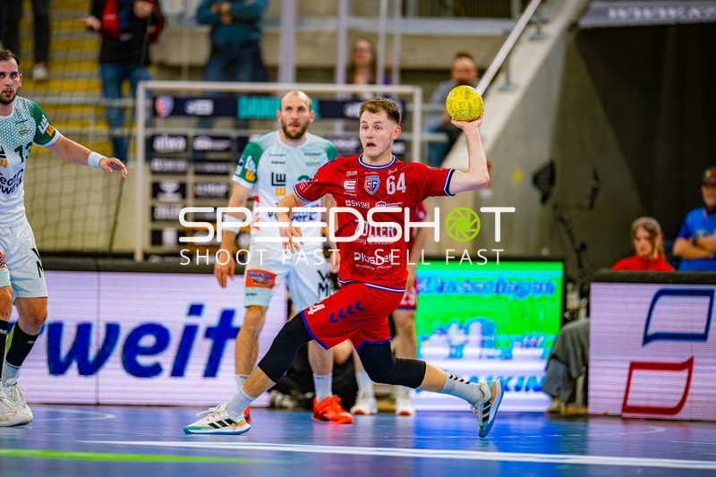 Wurf von Maximilian Hejny (64;SG BBM Bietigheim)