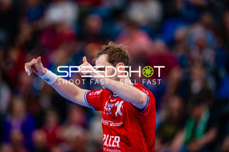 Daumen hoch Tom Wolf (10;SG BBM Bietigheim)