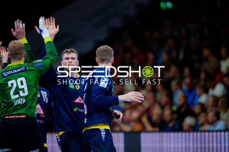 High Five Steven Plucnar Jacobsen (9;Rhein Neckar Löwen), David Späth (29;Rhein Neckar Löwen)