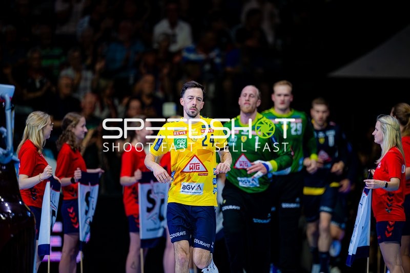 Spieler-Einlauf Patrick Groetzki (24;Rhein Neckar Löwen), Mikael Appelgren (1;Rhein Neckar Löwen), Jon Lindenchrone Andersen (42;Rhein Neckar Löwen)