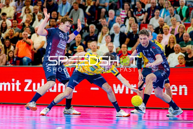 Ballkampf Patrick Groetzki (24;Rhein Neckar Löwen), 25; SG Flensburg Handewitt, 5; SG Flensburg Handewitt