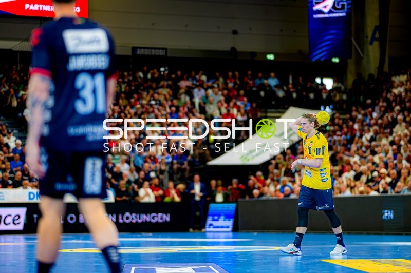 Wurfvorbereitung Juri Knorr (10;Rhein Neckar Löwen) gegen 31; SG Flensburg Handewitt