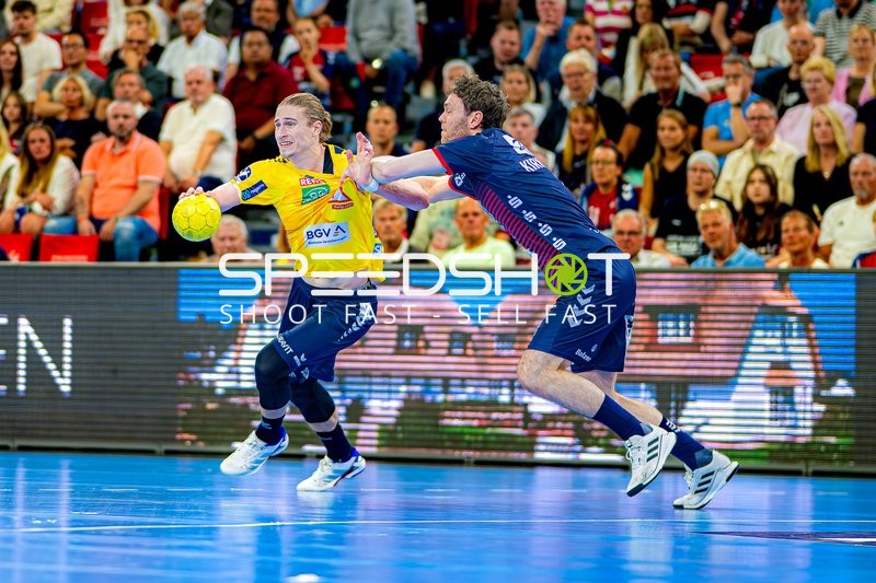 Tackle Juri Knorr (10;Rhein Neckar Löwen) gegen SG Flensburg