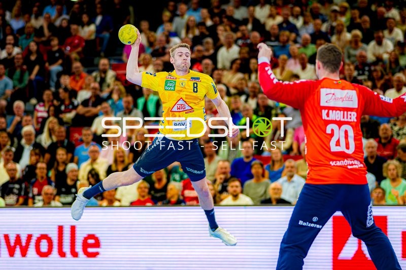 Wurf Tim Nothdurft (8;Rhein Neckar Löwen) gegen 20; SG Flensburg Handewitt