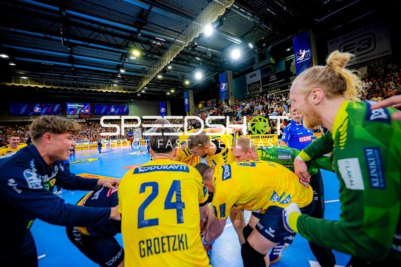 Torjubel Patrick Groetzki (24;Rhein Neckar Löwen), Mikael Appelgren (1;Rhein Neckar Löwen), Tim Nothdurft (8;Rhein Neckar Löwen), Steven Plucnar Jacobsen (9;Rhein Neckar Löwen)