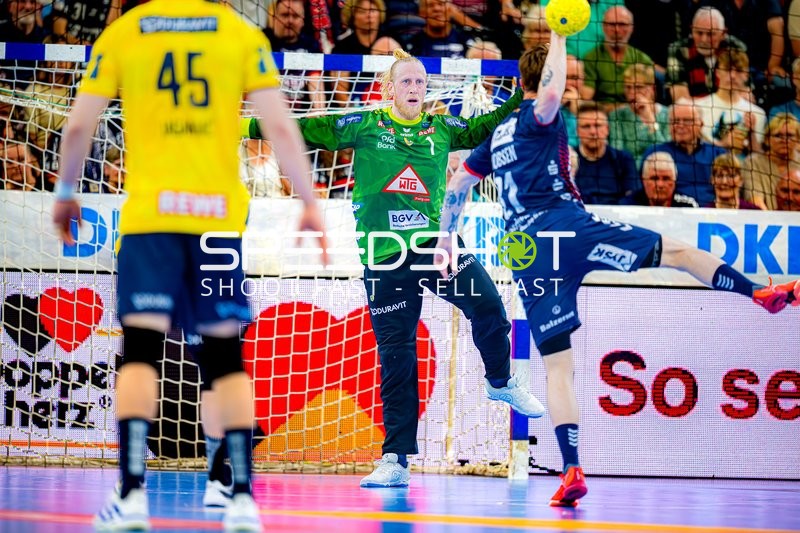 save Mikael Appelgren (1;Rhein Neckar Löwen), Halil Jaganjac (45;Rhein Neckar Löwen)