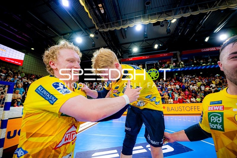 Feier Gustav Davidsson (22;Rhein Neckar Löwen), Juri Knorr (10;Rhein Neckar Löwen)