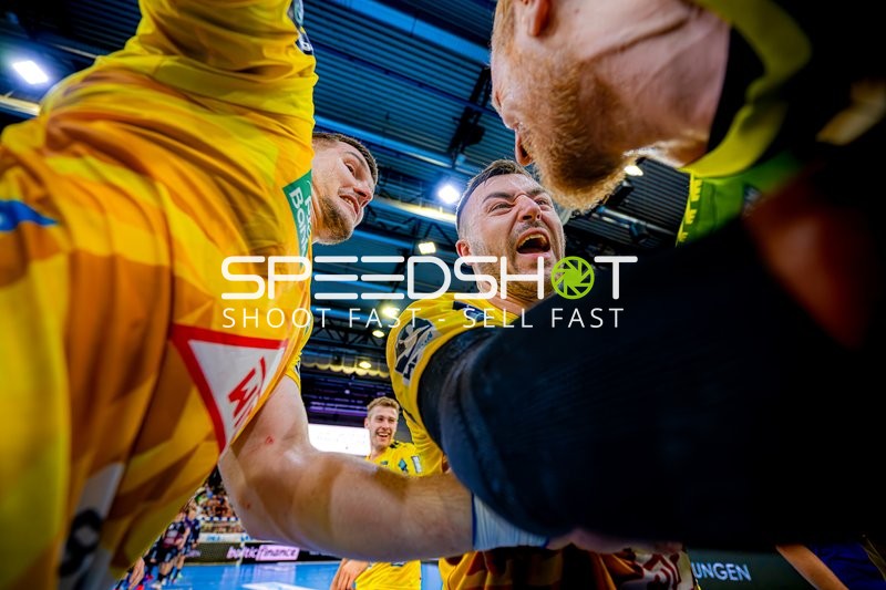 Torjubel Jannik Kohlbacher (80;Rhein Neckar Löwen), Tim Nothdurft (8;Rhein Neckar Löwen)