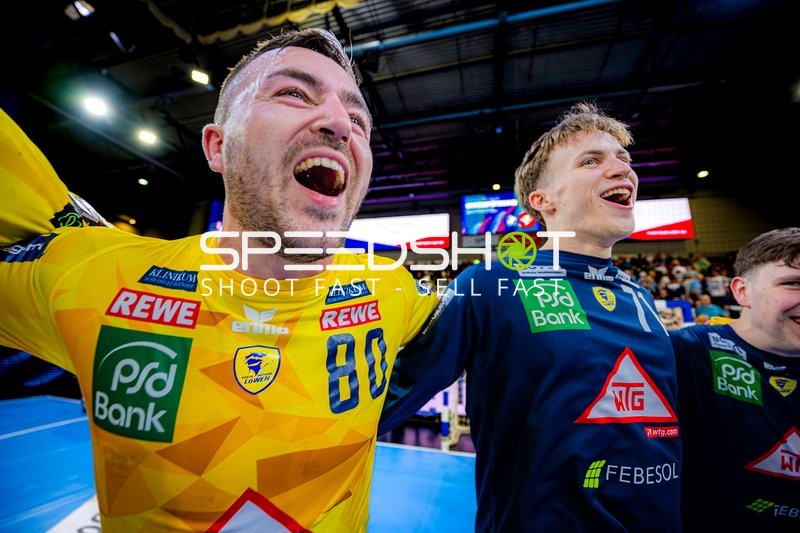 Feier Jannik Kohlbacher (80;Rhein Neckar Löwen), Niklas Michalski (26;Rhein Neckar Löwen)