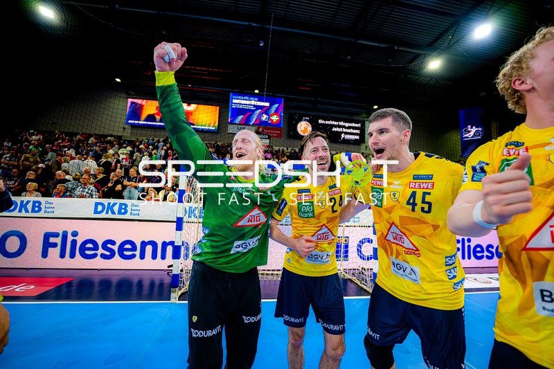 Feier nach Spielende Mikael Appelgren (1;Rhein Neckar Löwen), Patrick Groetzki (24;Rhein Neckar Löwen), Halil Jaganjac (45;Rhein Neckar Löwen)