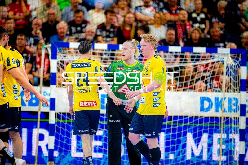 Torwartabwehr Mikael Appelgren (1;Rhein Neckar Löwen), Gustav Davidsson (22;Rhein Neckar Löwen)