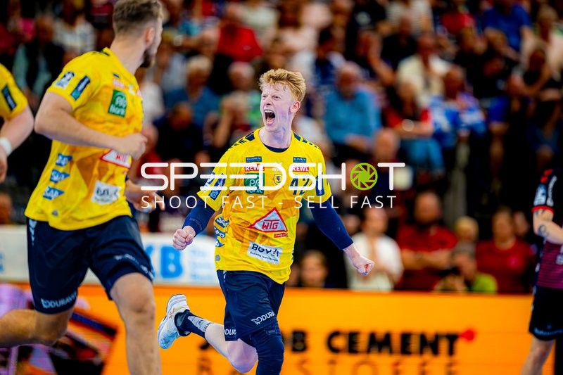 Jon Lindenchrone Andersen (42, Rhein Neckar Löwen) jubelt