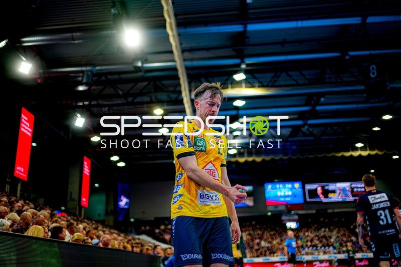 Ballkontrolle Patrick Groetzki (24;Rhein Neckar Löwen)