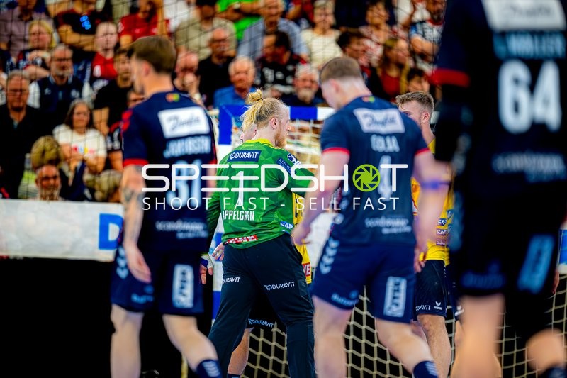 Torwartaktion Mikael Appelgren (1;Rhein Neckar Löwen), Steven Plucnar Jacobsen (9;Rhein Neckar Löwen)