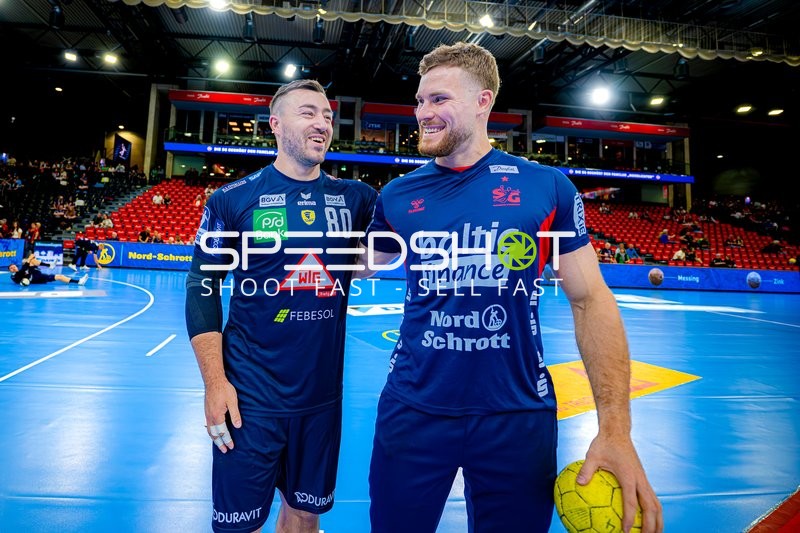 freundschaftlicher Austausch Jannik Kohlbacher (80;Rhein Neckar Löwen), Oskar Czertowicz (26;SG Flensburg Handewitt)