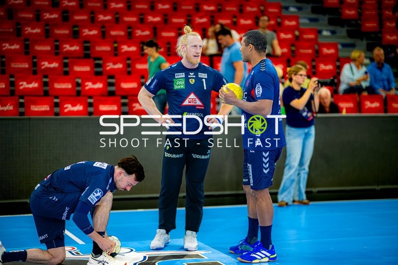 Gespräch zwischen 1; SG Flensburg Handewitt, 8; SG Flensburg Handewitt und 25; SG Flensburg Handewitt