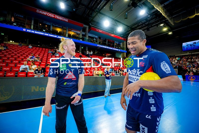 Aufwärmen Mikael Appelgren (1;Rhein Neckar Löwen), Buric  Benjamin (0;SG Flensburg Handewitt)