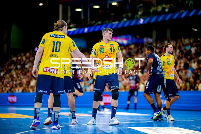 Spielszene mit Juri Knorr (10;Rhein Neckar Löwen), Halil Jaganjac (45;Rhein Neckar Löwen)