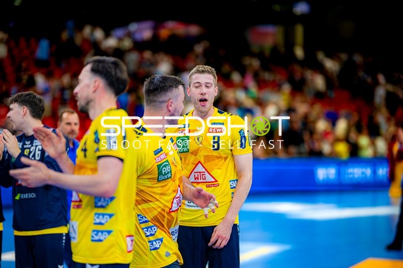 Feier nach Spielende Tim Nothdurft (8;Rhein Neckar Löwen), 