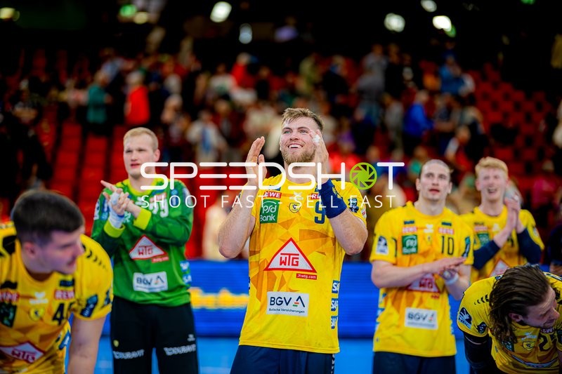 Applaus Steven Plucnar Jacobsen (9;Rhein Neckar Löwen), David Späth (29;Rhein Neckar Löwen)