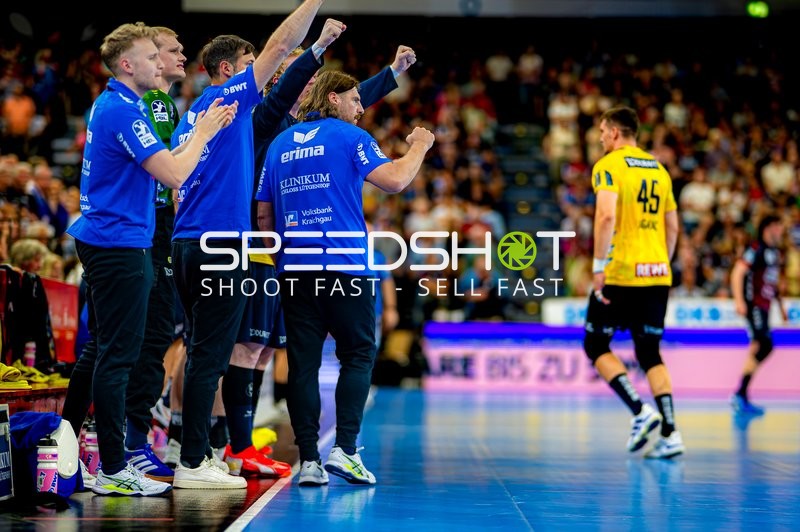 Spieler läuft vom Spielfeld 