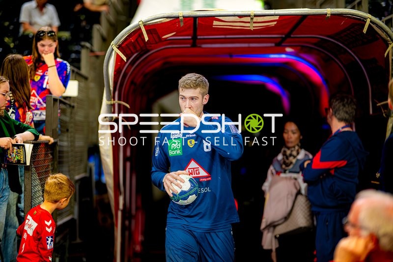 Spieler betritt Spielfeld 6; SG Flensburg Handewitt