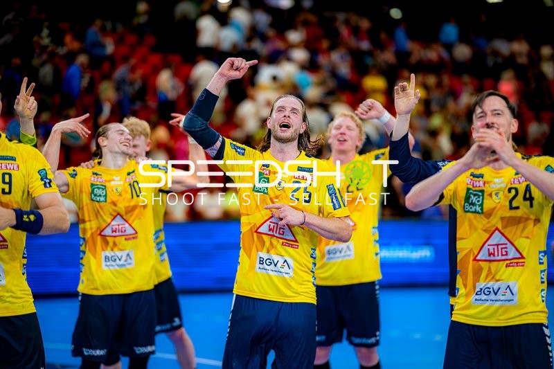 Feier nach Spielende Olle Forsell-Schefvert (25;Rhein Neckar Löwen), Juri Knorr (10;Rhein Neckar Löwen), Gustav Davidsson (22;Rhein Neckar Löwen), Patrick Groetzki (24;Rhein Neckar Löwen)