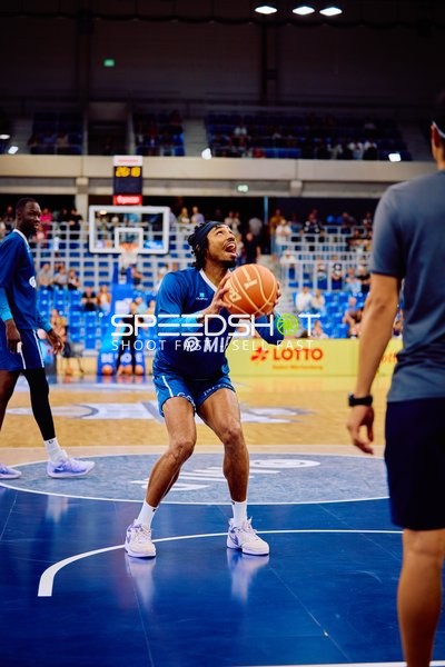 Wurfvorbereitung Michael Weathers (20;MLP Academics Heidelberg)