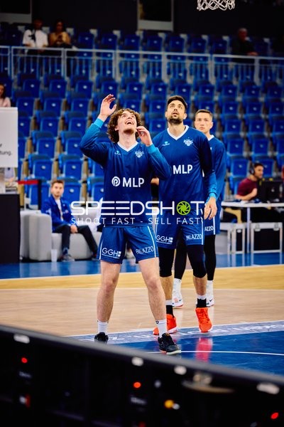 Rebound Vorbereitung Evan Rietsch (7;MLP Academics Heidelberg), Mateo Šerić (21;MLP Academics Heidelberg), Ryan Mikesell (33;MLP Academics Heidelberg)