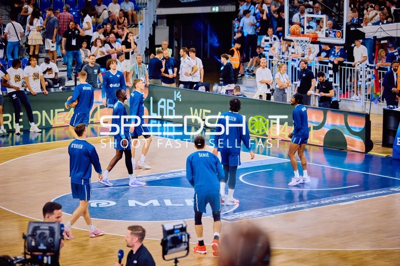 Aufwärmen Dominic Vengert (8;MLP Academics Heidelberg), Evan Rietsch (7;MLP Academics Heidelberg), Matthias Lautenschläger (826;MLP Academics Heidelberg)