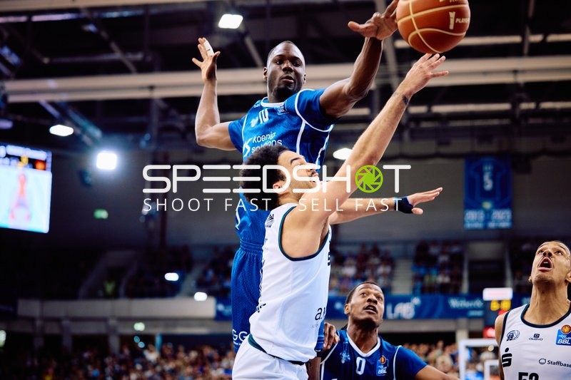 Block von Bakary Dibba (10;MLP Academics Heidelberg) gegen DJ Horne (0;MLP Academics Heidelberg)